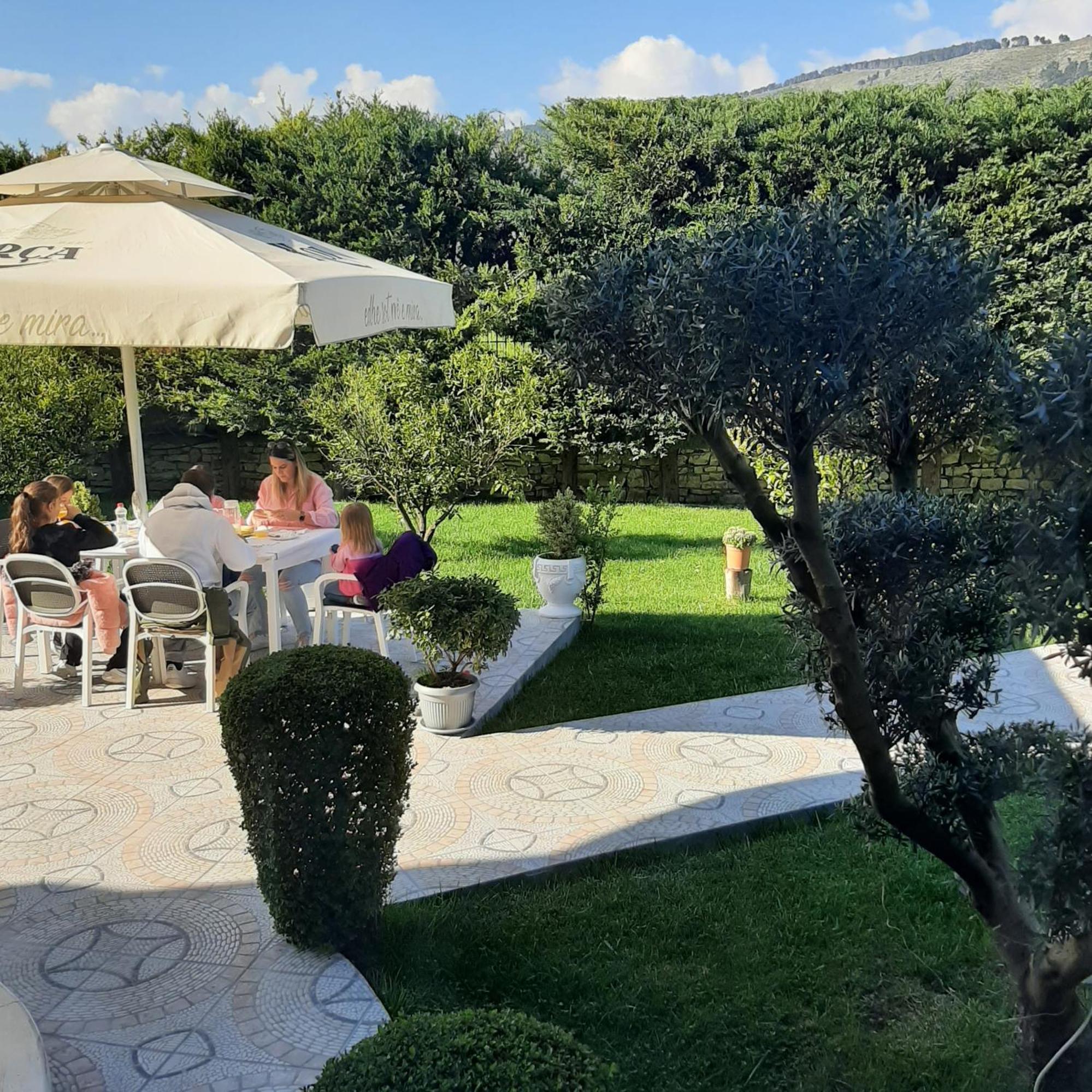 Hotel Vila Arbri Berat Szoba fotó