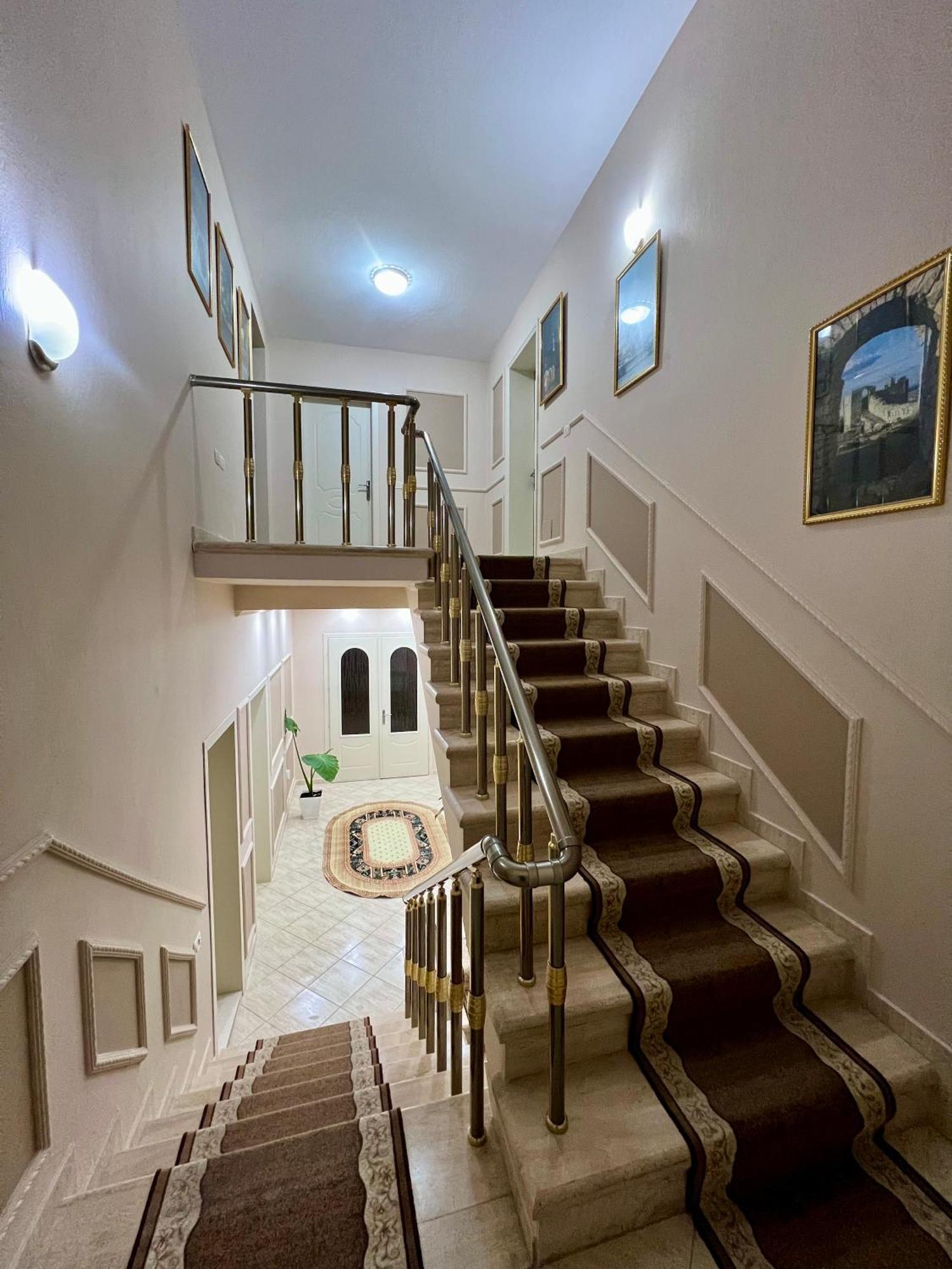 Hotel Vila Arbri Berat Kültér fotó