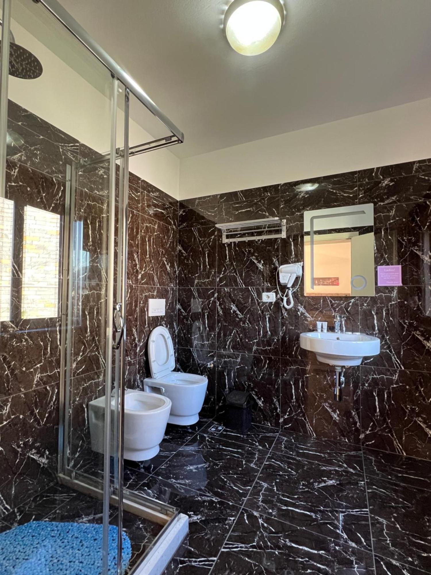 Hotel Vila Arbri Berat Kültér fotó